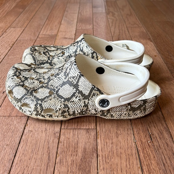 CROCS Shoes - Crocs clogs snake print women’s size 9 white brown